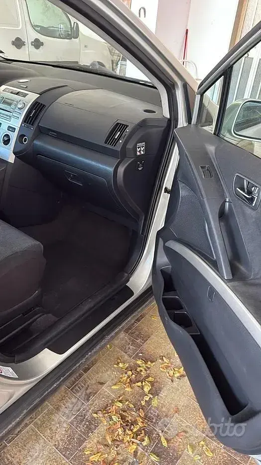 Usata Toyota Corolla Verso 116 CV (85 kW) 2004 Grigio Monovolume
