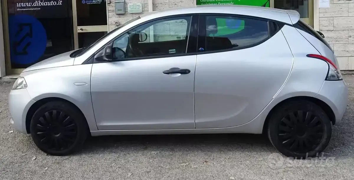 Usata Lancia Ypsilon 69 CV (50 kW) 2018 Grigio Utilitaria