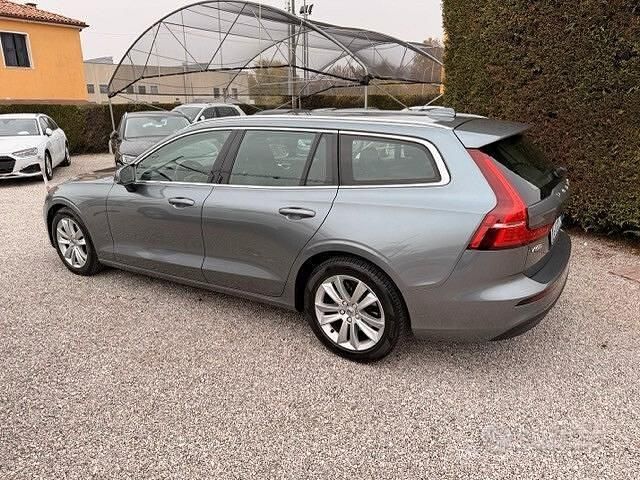 Usata Volvo V60 Business Edition 150 CV (110 kW) 2020 Grigio Station wagon