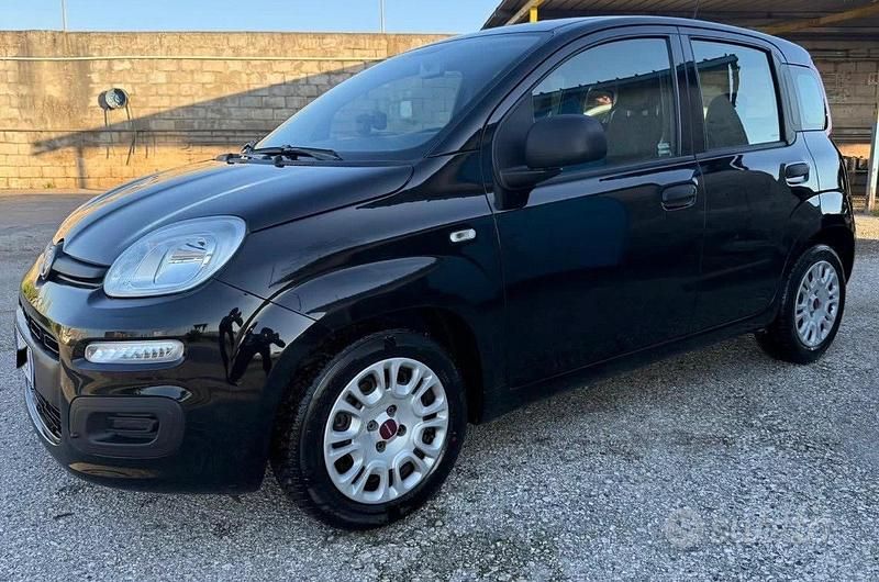 Usata Fiat Panda Lounge 69 CV (50 kW) 2020 Nero Utilitaria