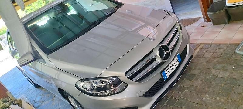 Usata Mercedes B160 Premium 90 CV (66 kW) 2016 Grigio Monovolume