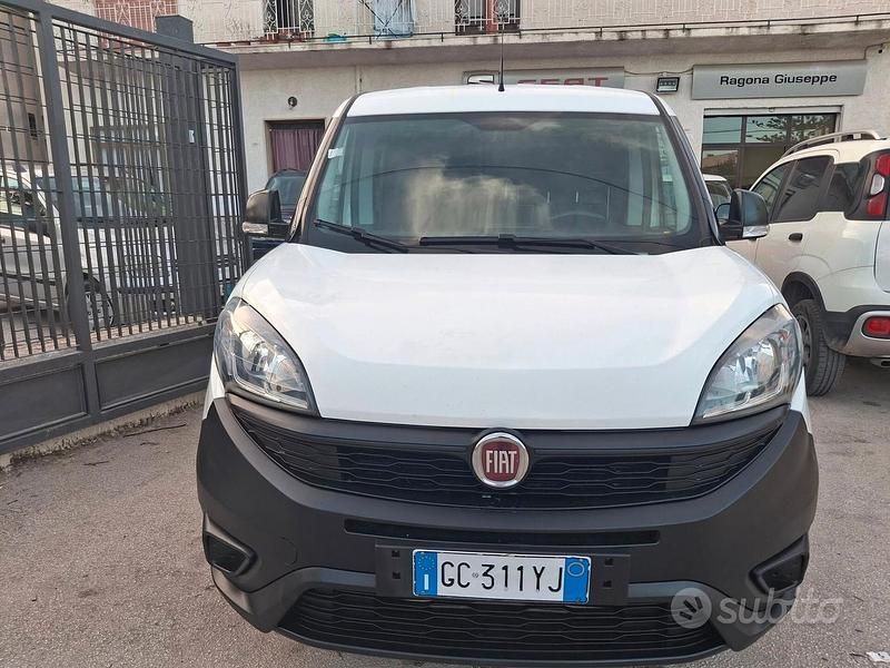Usata Fiat Doblò 105 CV (77 kW) 2020 Bianco Monovolume