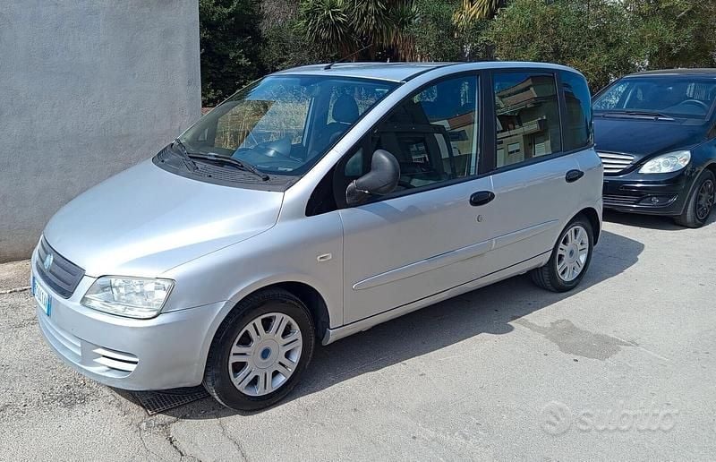 Grigio Usata 2006 Fiat Multipla Emotion Monovolume | 3200 € (Cara) - Immagine 1/4