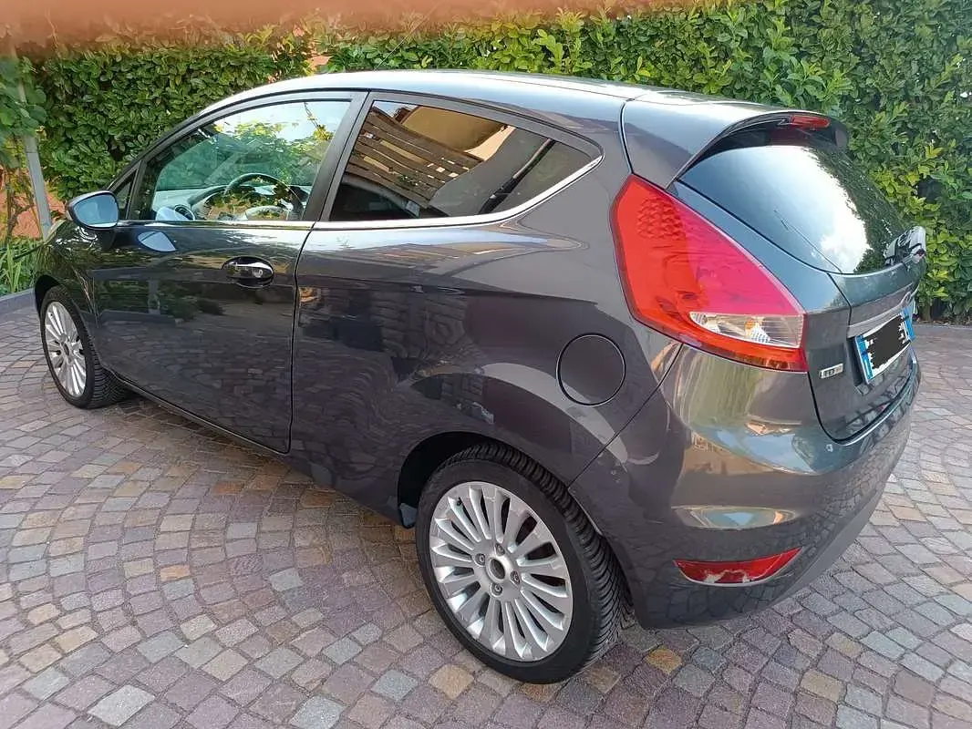 Usata Ford Fiesta Titanium 68 CV (50 kW) 2009 Berlina
