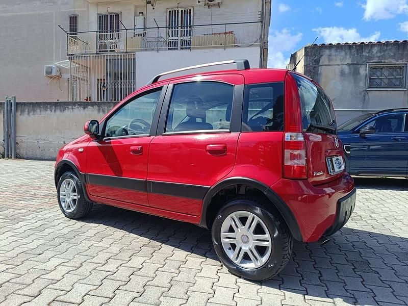 Usata Fiat Panda Climbing 60 CV (44 kW) 2009 Rosso Utilitaria
