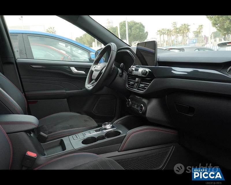 Usata Ford Kuga ST-Line 120 CV (88 kW) 2023 Blu SUV