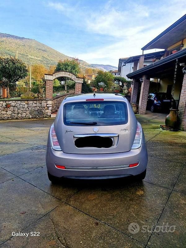 Grigio Usata 2007 Lancia Ypsilon Due volumi | 4200 € (Buon prezzo) - Immagine 1/4