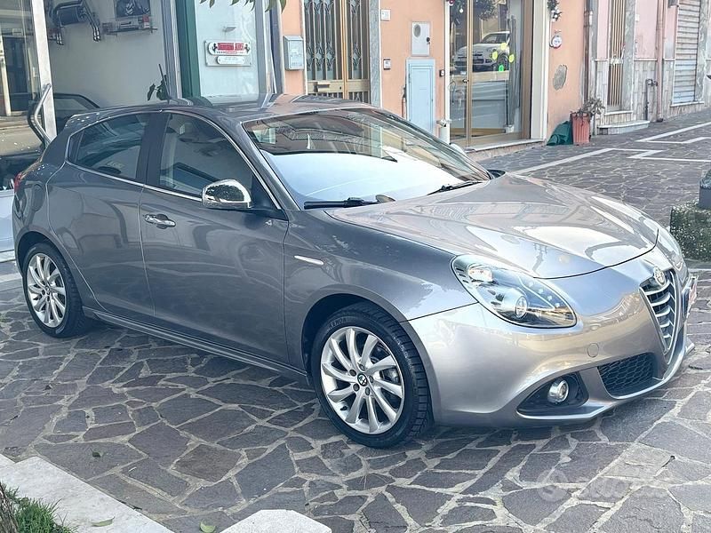 Usata Alfa Romeo Giulietta 105 CV (77 kW) 2015 Grigio Berlina
