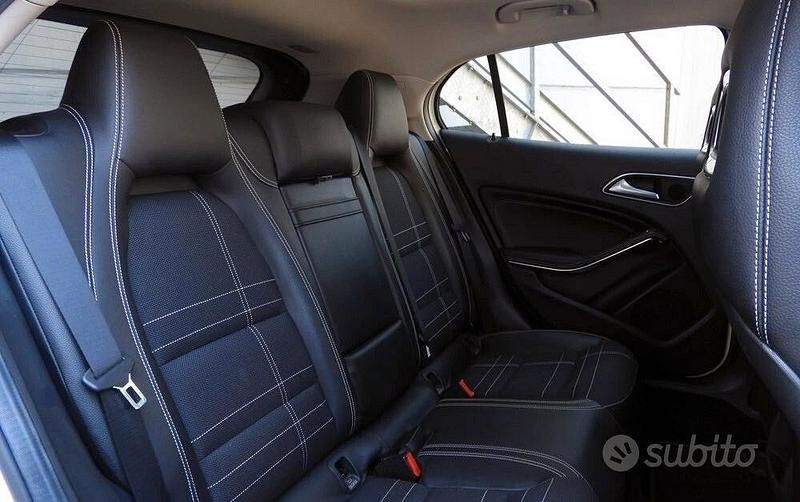 Usata Mercedes GLA180 122 CV (89 kW) 2019 Bianco SUV