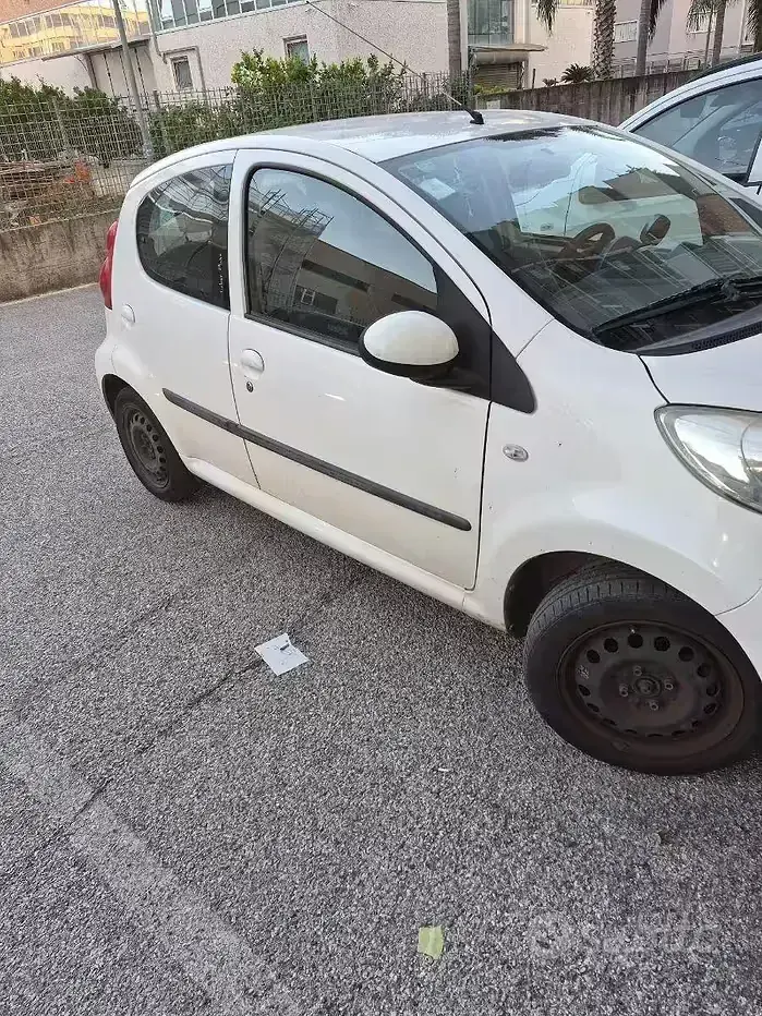Usata Peugeot 107 68 CV (50 kW) 2008 Bianco Utilitaria