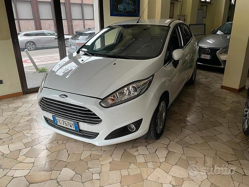 Usata Ford Fiesta Titanium 75 CV (55 kW) 2016 Bianco Utilitaria