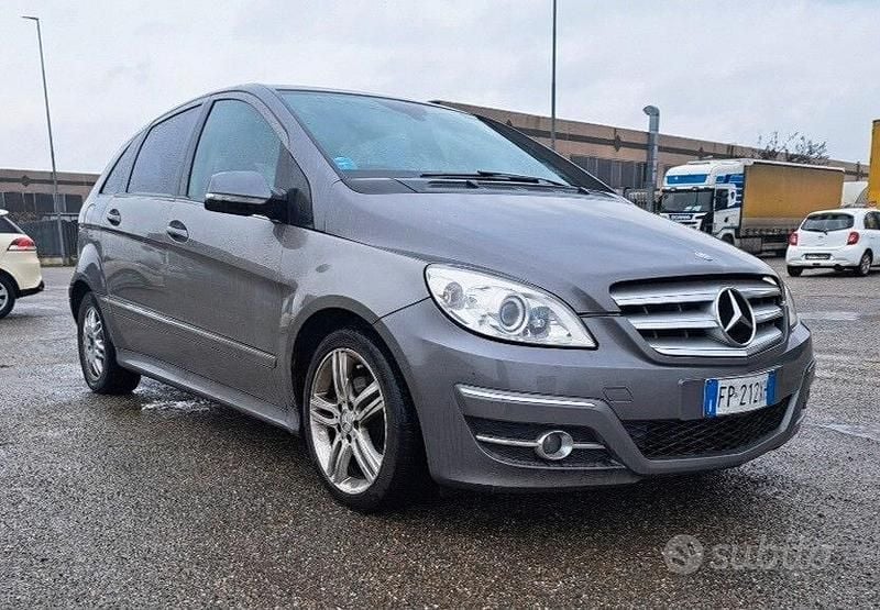 Usata Mercedes B200 140 CV (102 kW) 2008 Grigio Monovolume