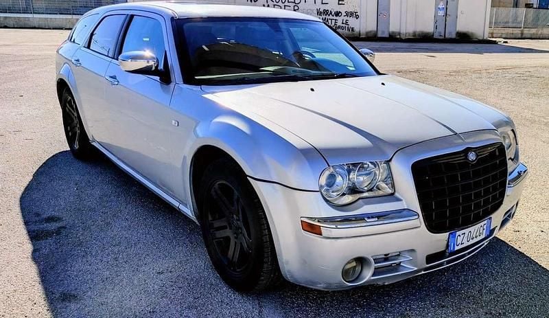 Usata Chrysler 300C Touring 218 CV (160 kW) 2005 Argento Station wagon