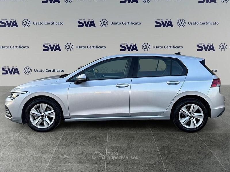 Usata VW Golf VIII Life 110 CV (80 kW) 2023 Argento Berlina