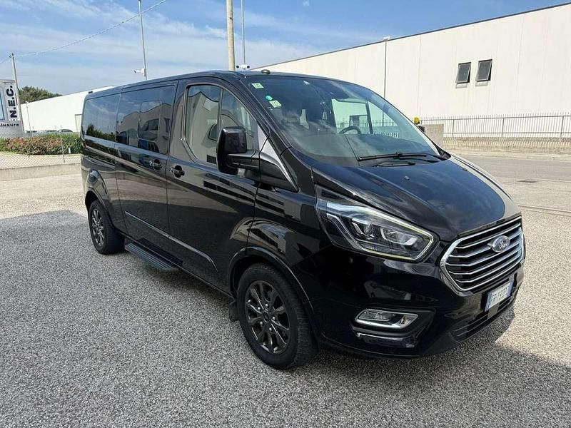 Nero Usata 2018 Ford Tourneo Custom Titanium Furgone | 25.000 € - Immagine 1/4