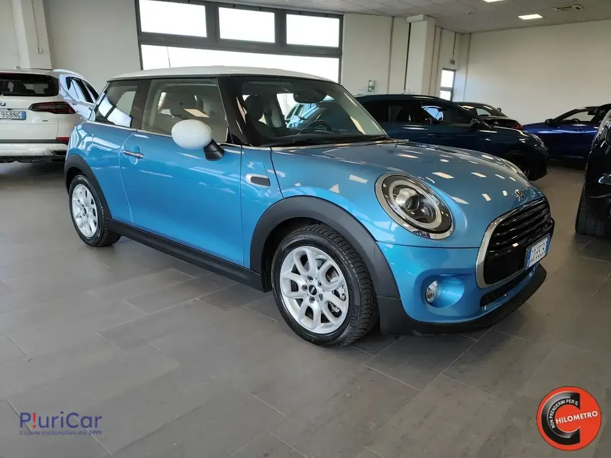 Usata Mini Cooper D 116 CV (85 kW) 2019 Blu/azzurro Utilitaria