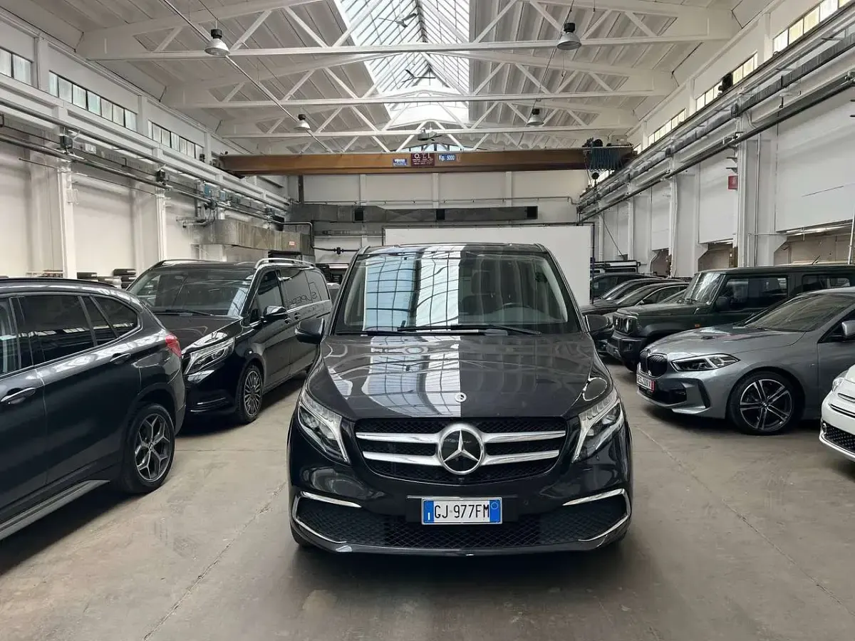 Usata Mercedes V250 Premium 190 CV (139 kW) 2022 Grigio Monovolume