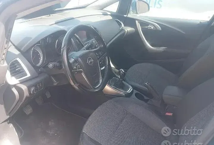 Usata Opel Astra Cosmo 110 CV (80 kW) 2014 Blu Berlina