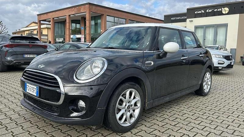 Usata Mini Cooper D 116 CV (85 kW) 2016 Nero Utilitaria