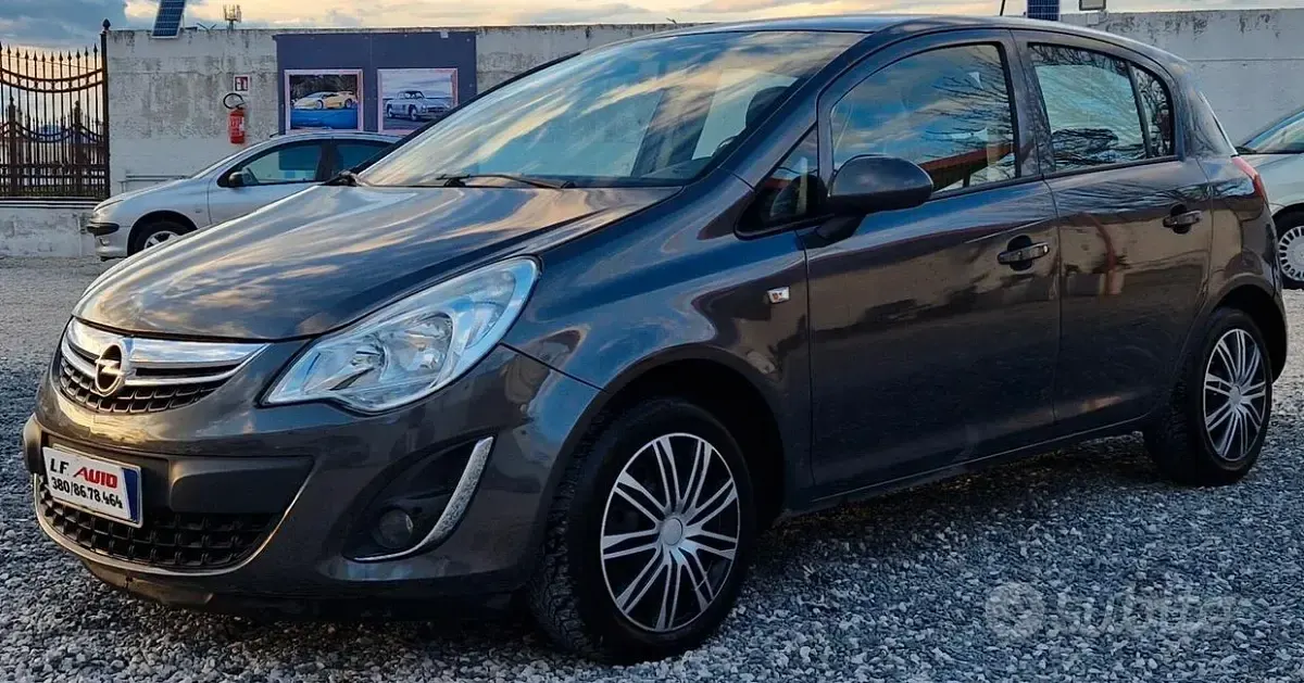 Usata Opel Corsa Cosmo 130 CV (95 kW) 2011 Grigio Utilitaria