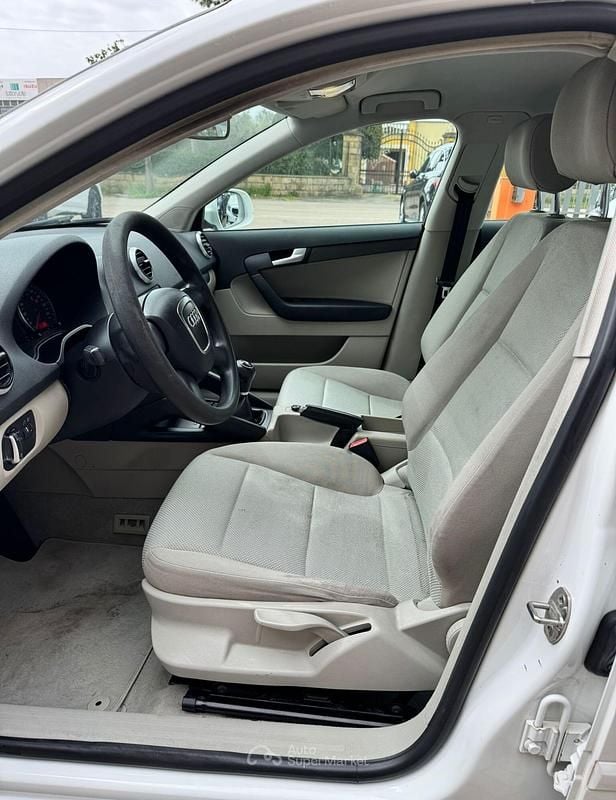 Begagnad Audi A3 90 HK (66 kW) 2012 Vit Halvkombi