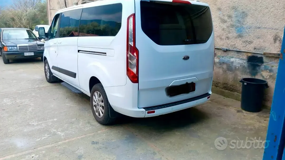 Usata Ford Tourneo Custom 131 CV (96 kW) 2020 Bianco Furgone