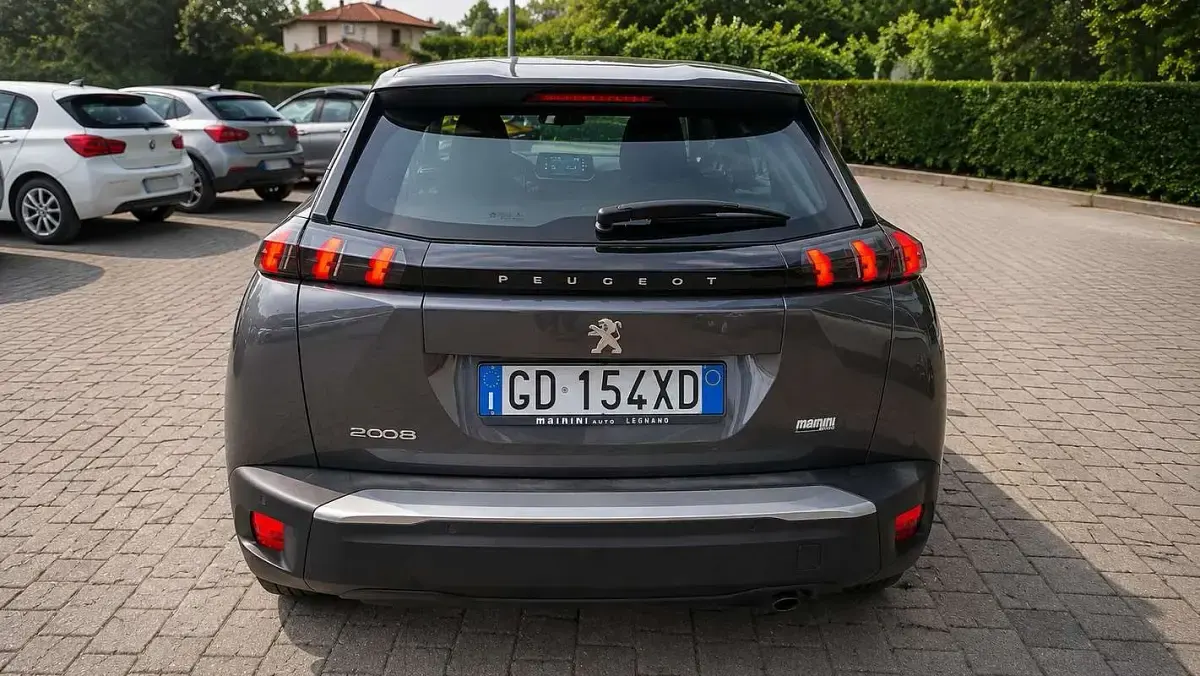 Usata Peugeot 2008 Allure 102 CV (75 kW) 2021 SUV