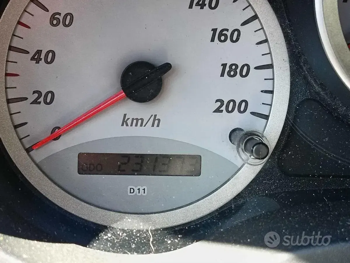 Usata Toyota RAV4 116 CV (85 kW) 2004 Grigio SUV