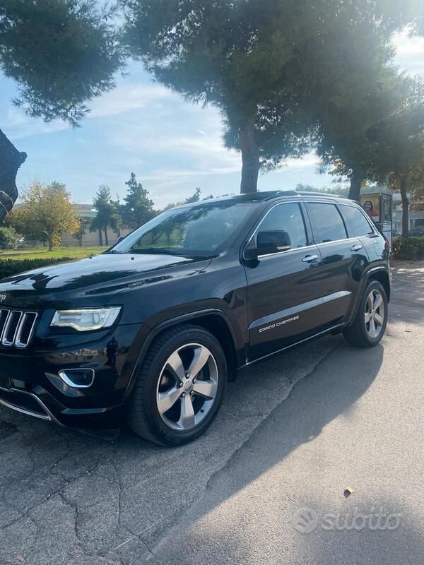 Nero Usata 2015 Jeep Grand Cherokee Overland SUV | 19.900 € (Molto cara) - Immagine 1/4