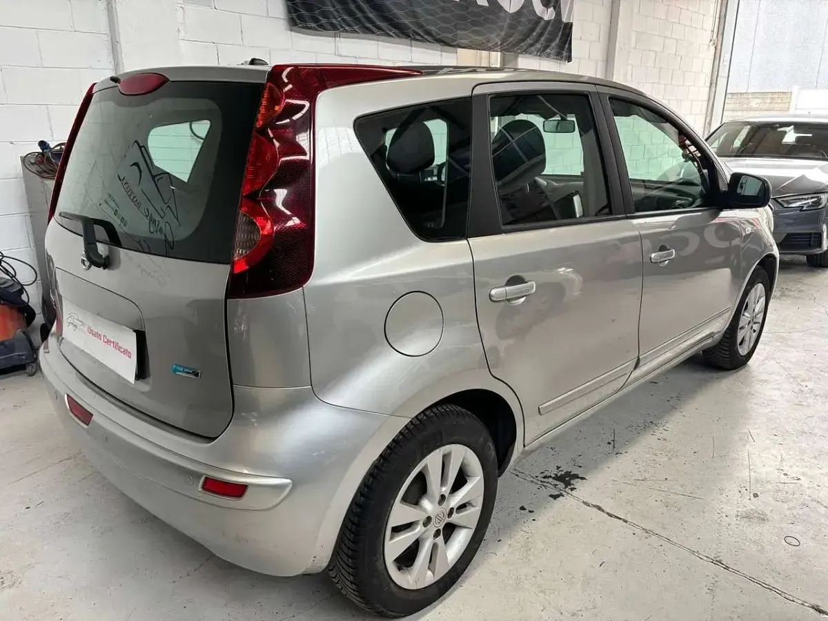 Usata Nissan Note Acenta 88 CV (64 kW) 2010 Argento Utilitaria
