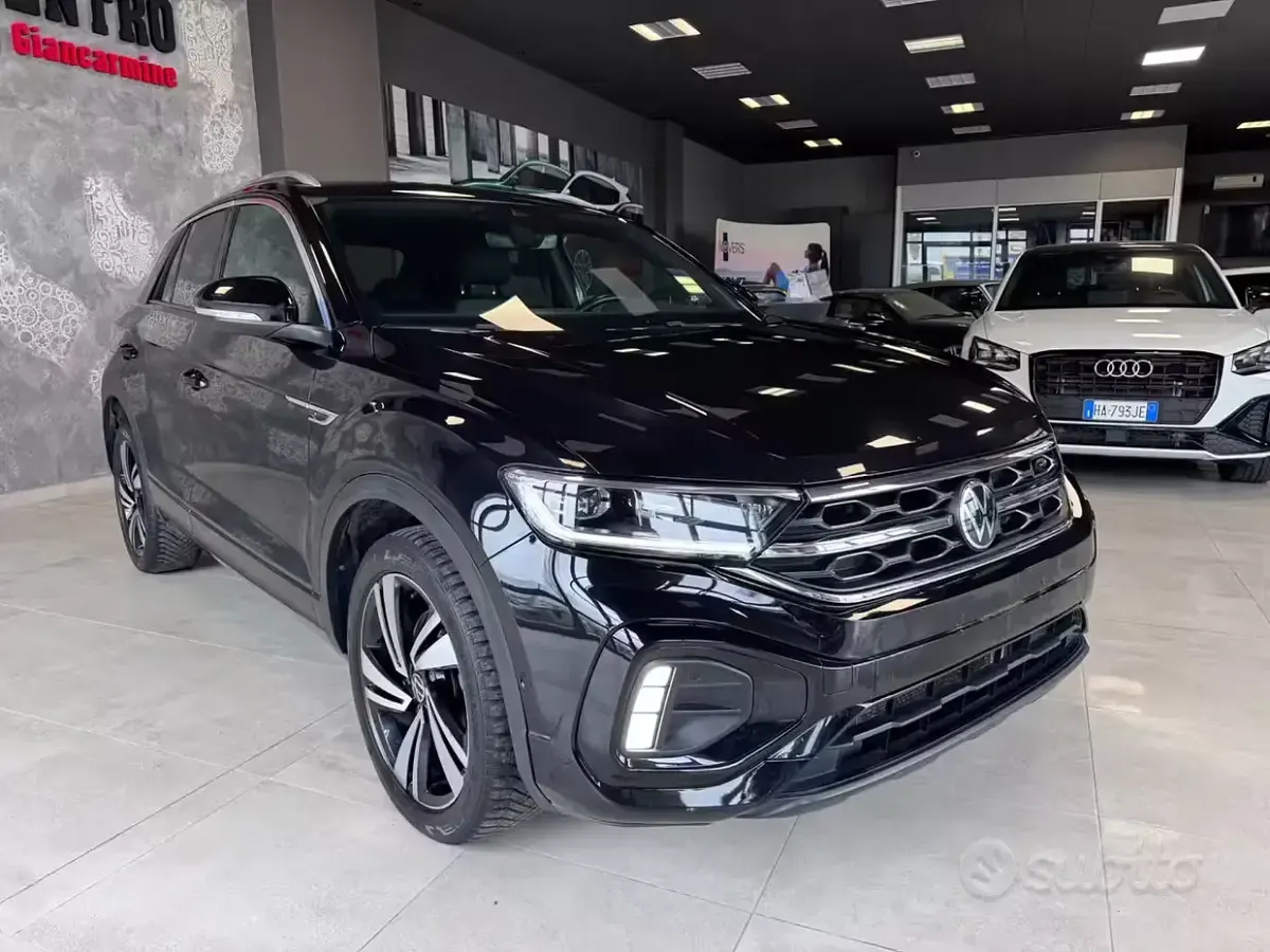 Usata VW T-Roc R-line 150 CV (110 kW) 2023 Nero SUV