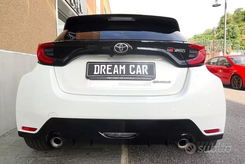 Second-hand Toyota Yaris 261 CP (191 kW) 2024 Alb Hatchback