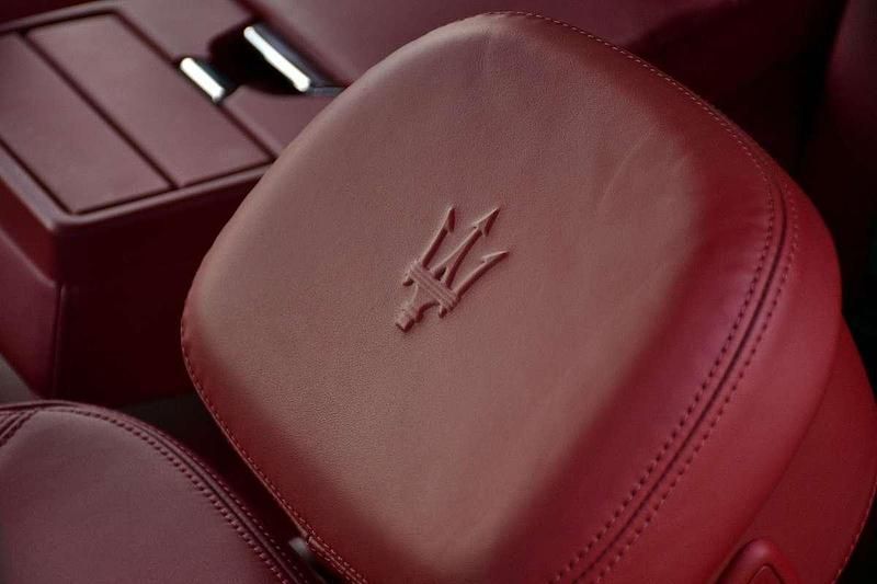 Argento Usata 2016 Maserati Ghibli Coupé | 34.900 € (Molto cara) - Immagine 1/4