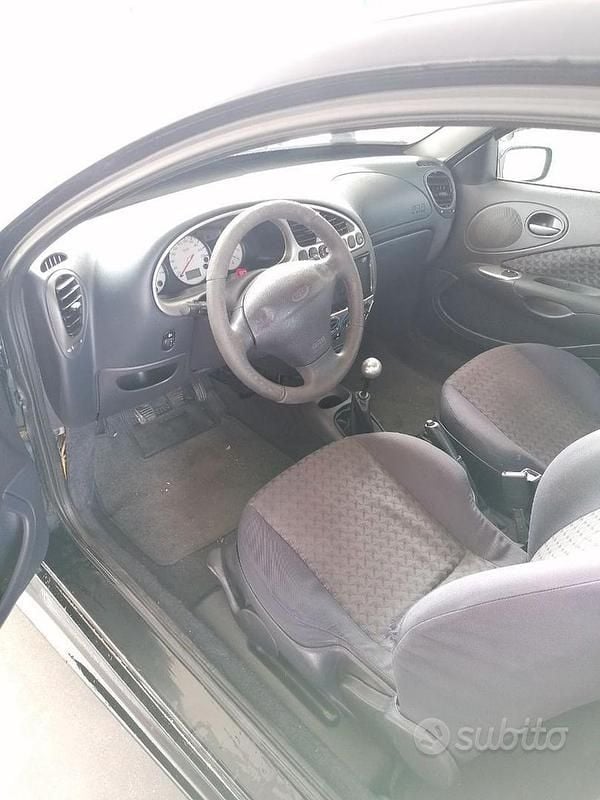 Usata Ford Puma 90 CV (66 kW) 1999 Nero Coupé