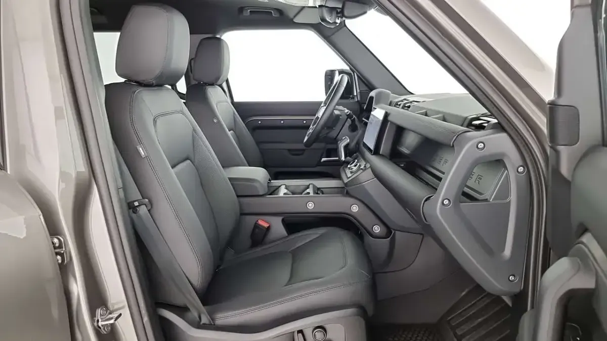 Usata Land Rover Defender SE Dynamic 200 CV (147 kW) 2025 Grigio SUV