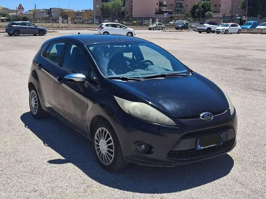 Usata Ford Fiesta 68 CV (50 kW) 2011 Nero Berlina