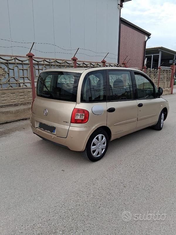 Usata Fiat Multipla Emotion 120 CV (88 kW) 2008 Oro Monovolume