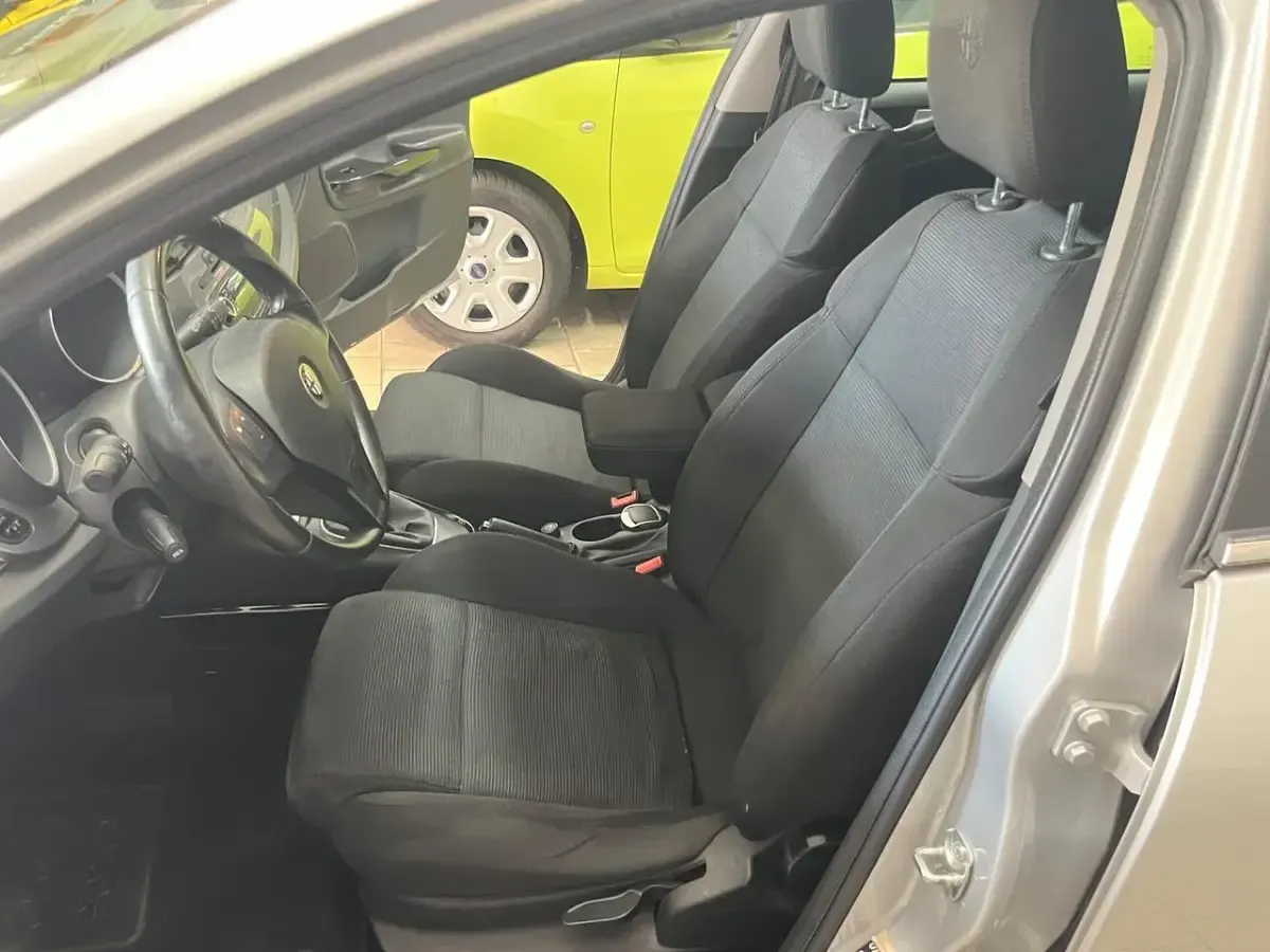 Usata Alfa Romeo Giulietta Exclusive 105 CV (77 kW) 2013 Argento Utilitaria