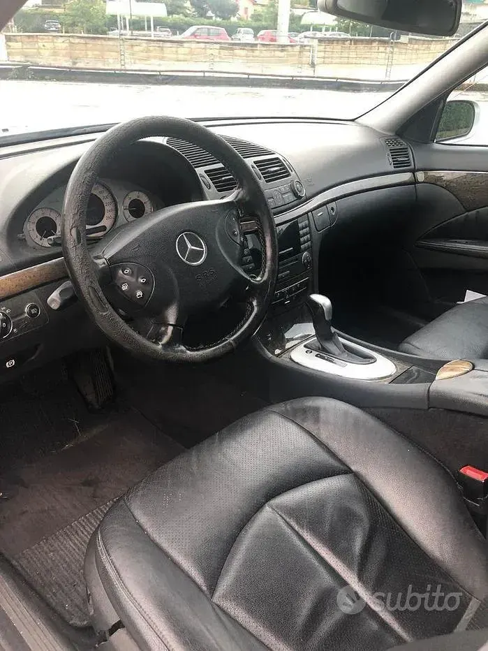 Usata Mercedes E270 Avantgarde 177 CV (130 kW) 2004 Grigio Berlina