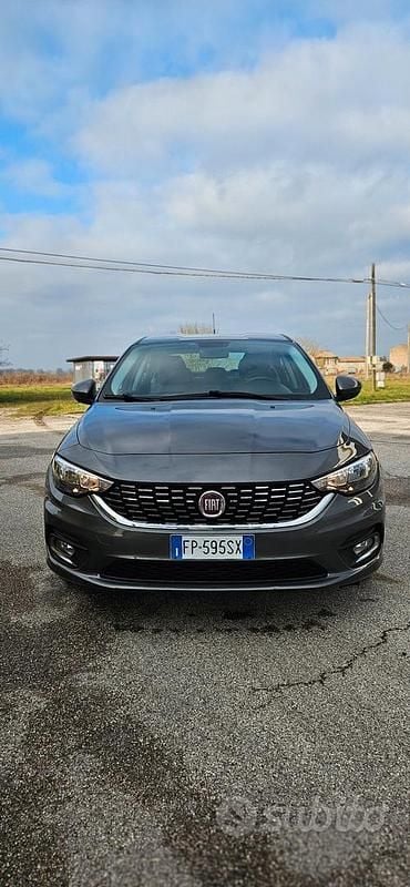 Usata Fiat Tipo Easy 120 CV (88 kW) 2018 Grigio Berlina