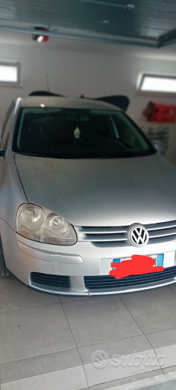 Argento Usata 2008 VW Golf V Comfortline Tre volumi | 4500 € (Cara) - Immagine 1/4