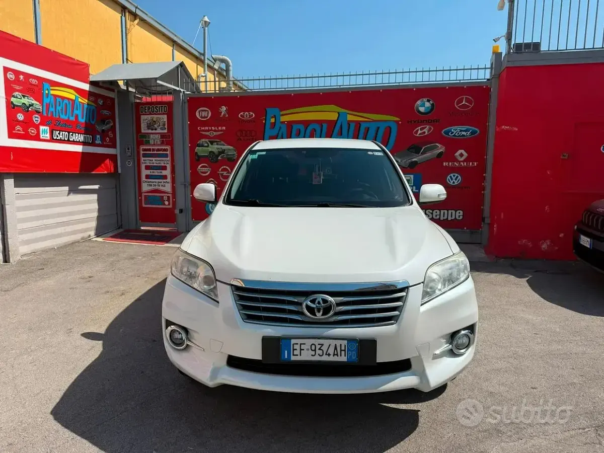 Usata Toyota RAV4 150 CV (110 kW) 2010 Bianco SUV