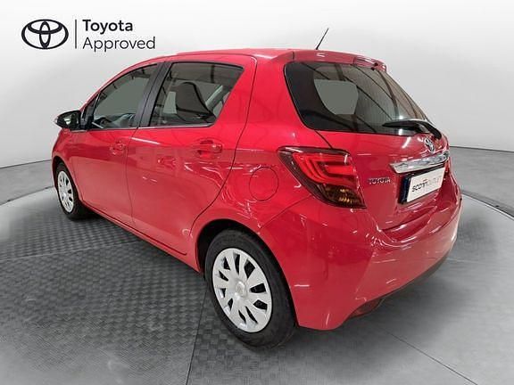 Usata Toyota Yaris Active 99 CV (72 kW) 2015 Rosso Berlina