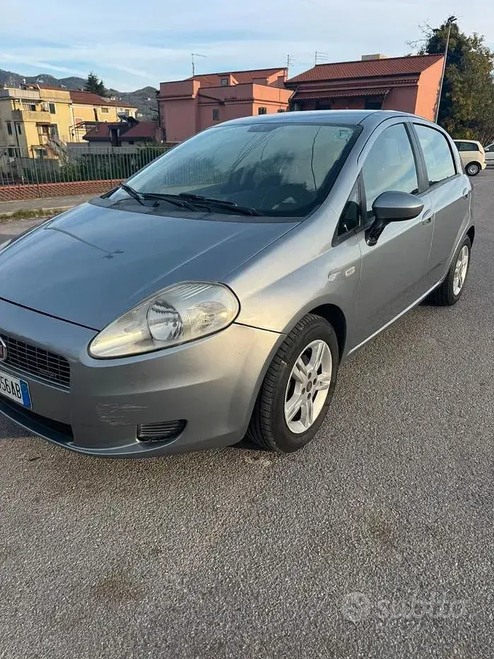 Usata Fiat Grande Punto 75 CV (55 kW) 2007 Grigio Utilitaria