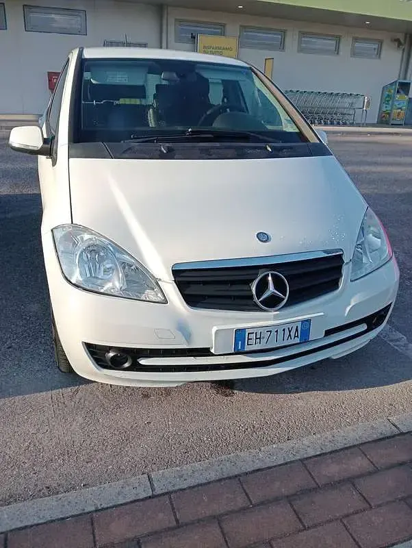 Usata Mercedes A180 Style 116 CV (85 kW) 2011 Bianco Utilitaria