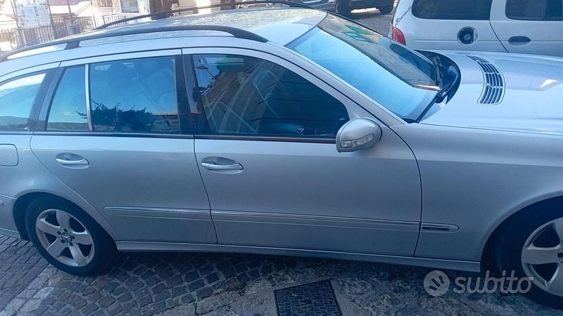 Usata Mercedes E270 177 CV (130 kW) 2003 Grigio Station wagon