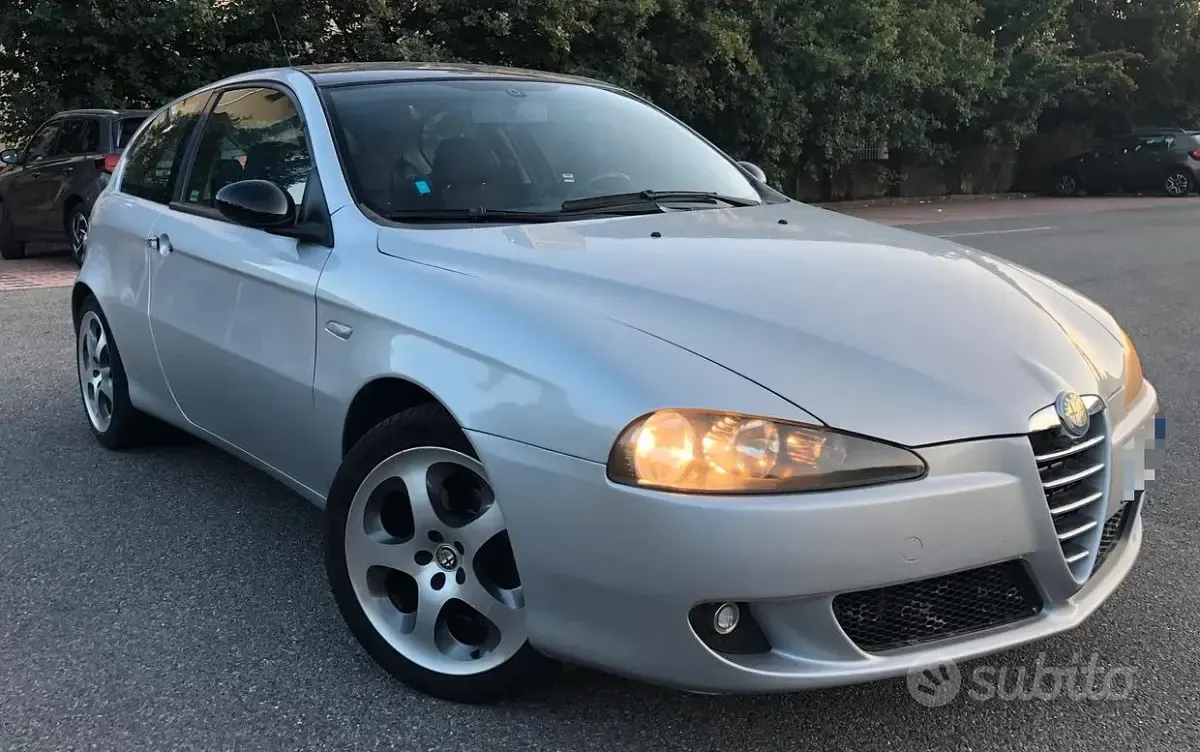 Usata Alfa Romeo 147 120 CV (88 kW) 2006 Grigio Utilitaria