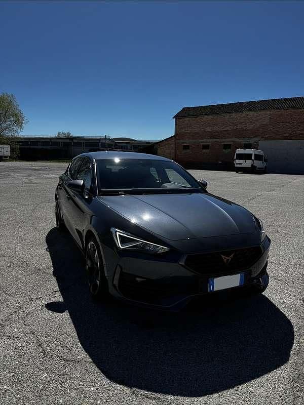 Usata Cupra Leon 150 CV (110 kW) 2023 Berlina