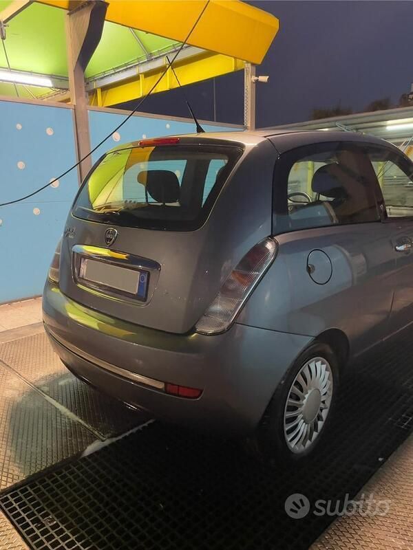 Usata Lancia Ypsilon 80 CV (58 kW) 2008 Grigio Utilitaria