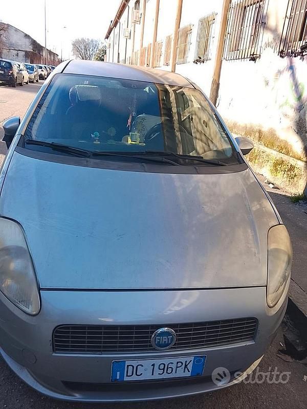 Usata Fiat Grande Punto Dynamic 77 CV (56 kW) 2006 Grigio Utilitaria